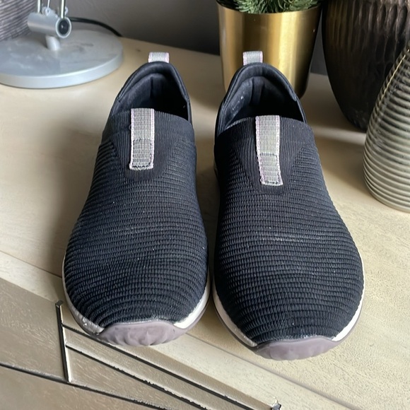 Ryka women’s slip on stretchy sneaker walking shoe black size 8 MEDIUM - Picture 8 of 8